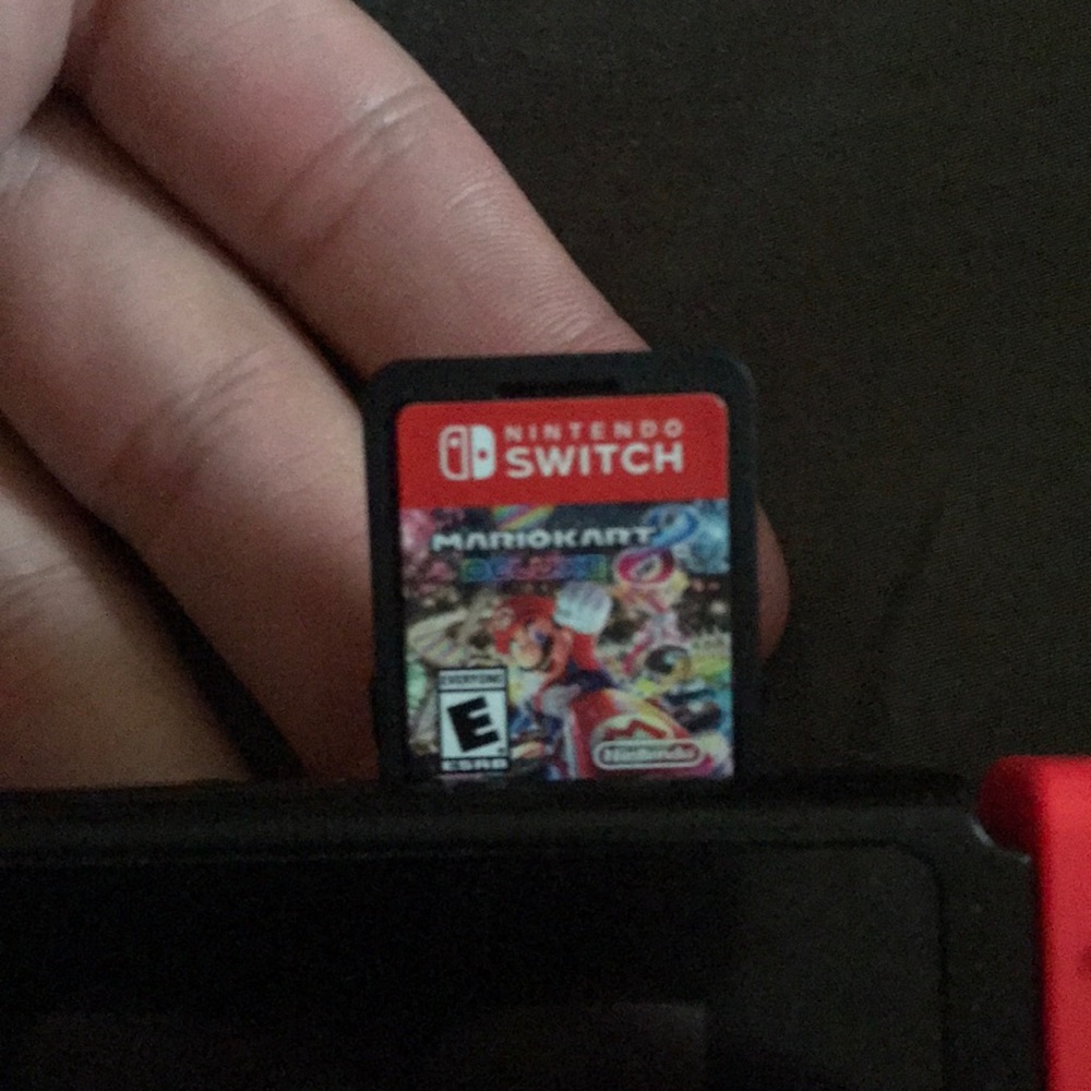 Nintendo Switch - Picture 2 of 2